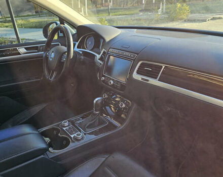 Белый Фольксваген Туарег, объемом двигателя 3 л и пробегом 260 тыс. км за 26000 $, фото 28 на Automoto.ua