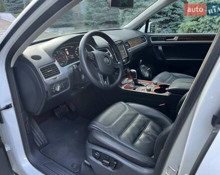 Белый Фольксваген Туарег, объемом двигателя 3 л и пробегом 290 тыс. км за 19900 $, фото 8 на Automoto.ua