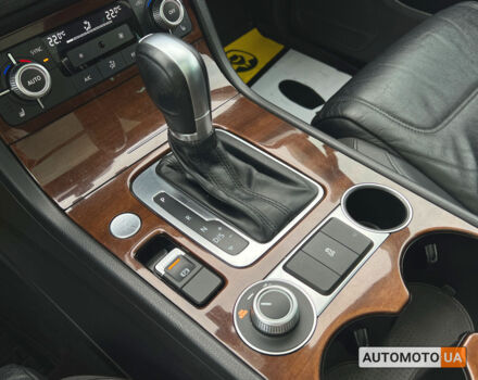 Білий Фольксваген Туарег, об'ємом двигуна 3.6 л та пробігом 153 тис. км за 23200 $, фото 22 на Automoto.ua