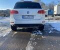 Белый Фольксваген Туарег, объемом двигателя 2.97 л и пробегом 400 тыс. км за 17000 $, фото 8 на Automoto.ua