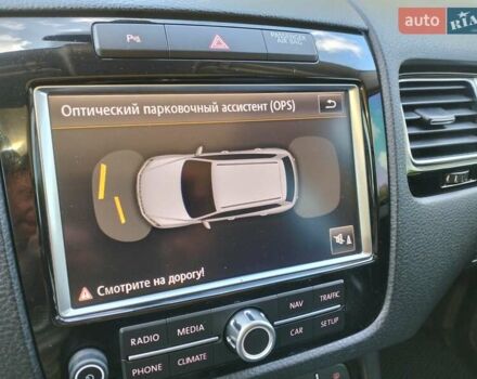 Білий Фольксваген Туарег, об'ємом двигуна 3 л та пробігом 241 тис. км за 21800 $, фото 20 на Automoto.ua