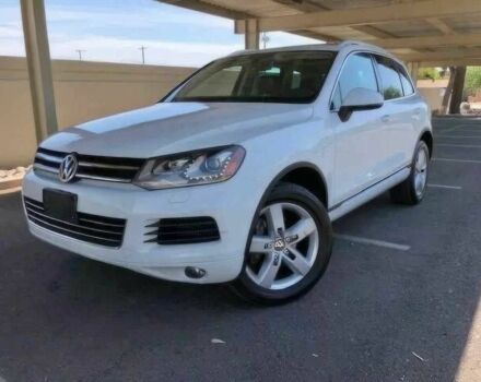 Білий Фольксваген Туарег, об'ємом двигуна 3 л та пробігом 88 тис. км за 3800 $, фото 2 на Automoto.ua