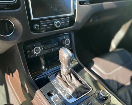 Белый Фольксваген Туарег, объемом двигателя 2.97 л и пробегом 295 тыс. км за 21500 $, фото 9 на Automoto.ua