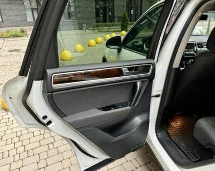 Белый Фольксваген Туарег, объемом двигателя 3 л и пробегом 291 тыс. км за 15900 $, фото 10 на Automoto.ua