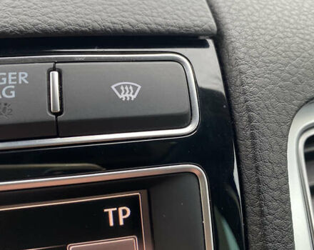 Білий Фольксваген Туарег, об'ємом двигуна 3 л та пробігом 215 тис. км за 25800 $, фото 39 на Automoto.ua