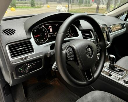 Белый Фольксваген Туарег, объемом двигателя 3 л и пробегом 291 тыс. км за 15900 $, фото 7 на Automoto.ua