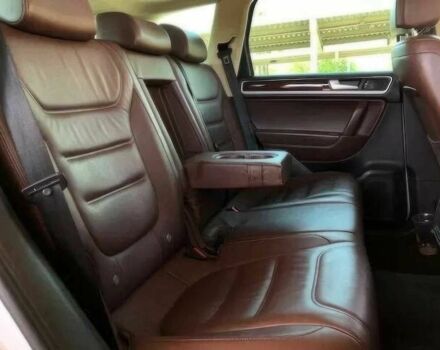 Білий Фольксваген Туарег, об'ємом двигуна 3 л та пробігом 88 тис. км за 3800 $, фото 8 на Automoto.ua