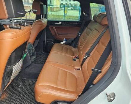 Белый Фольксваген Туарег, объемом двигателя 3 л и пробегом 154 тыс. км за 12500 $, фото 9 на Automoto.ua