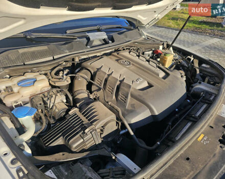 Белый Фольксваген Туарег, объемом двигателя 3 л и пробегом 260 тыс. км за 26000 $, фото 39 на Automoto.ua