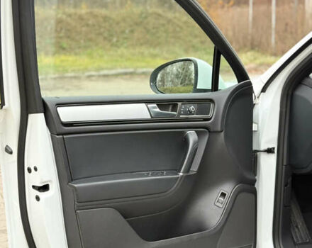 Белый Фольксваген Туарег, объемом двигателя 3 л и пробегом 279 тыс. км за 22999 $, фото 12 на Automoto.ua