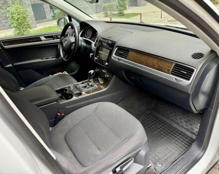 Белый Фольксваген Туарег, объемом двигателя 3 л и пробегом 291 тыс. км за 15900 $, фото 11 на Automoto.ua