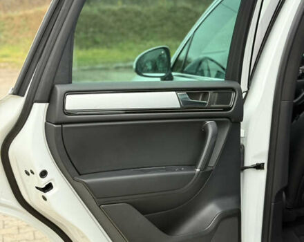 Белый Фольксваген Туарег, объемом двигателя 3 л и пробегом 279 тыс. км за 22999 $, фото 21 на Automoto.ua