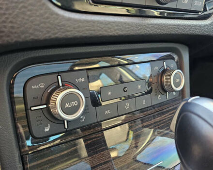 Белый Фольксваген Туарег, объемом двигателя 3 л и пробегом 260 тыс. км за 26000 $, фото 25 на Automoto.ua