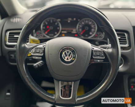 Білий Фольксваген Туарег, об'ємом двигуна 3 л та пробігом 283 тис. км за 20800 $, фото 16 на Automoto.ua