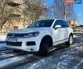 Белый Фольксваген Туарег, объемом двигателя 2.97 л и пробегом 400 тыс. км за 17000 $, фото 3 на Automoto.ua