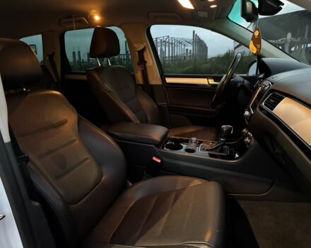 Белый Фольксваген Туарег, объемом двигателя 3 л и пробегом 266 тыс. км за 17000 $, фото 22 на Automoto.ua