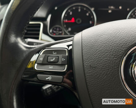 Білий Фольксваген Туарег, об'ємом двигуна 3 л та пробігом 283 тис. км за 20800 $, фото 17 на Automoto.ua