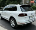 Білий Фольксваген Туарег, об'ємом двигуна 3 л та пробігом 215 тис. км за 25800 $, фото 4 на Automoto.ua