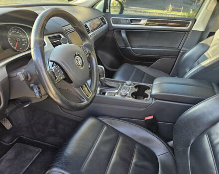 Белый Фольксваген Туарег, объемом двигателя 3 л и пробегом 260 тыс. км за 26000 $, фото 15 на Automoto.ua