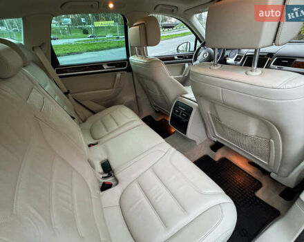 Белый Фольксваген Туарег, объемом двигателя 2.97 л и пробегом 278 тыс. км за 26800 $, фото 33 на Automoto.ua