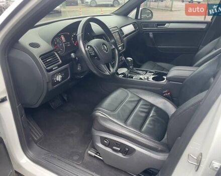 Білий Фольксваген Туарег, об'ємом двигуна 2.97 л та пробігом 228 тис. км за 23900 $, фото 11 на Automoto.ua