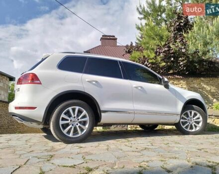 Білий Фольксваген Туарег, об'ємом двигуна 3 л та пробігом 241 тис. км за 21800 $, фото 32 на Automoto.ua