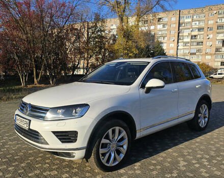 Белый Фольксваген Туарег, объемом двигателя 3 л и пробегом 260 тыс. км за 26000 $, фото 1 на Automoto.ua