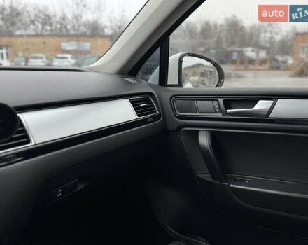 Белый Фольксваген Туарег, объемом двигателя 2.97 л и пробегом 248 тыс. км за 18000 $, фото 35 на Automoto.ua