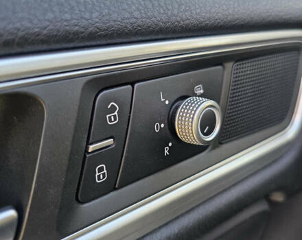 Белый Фольксваген Туарег, объемом двигателя 3 л и пробегом 260 тыс. км за 26000 $, фото 31 на Automoto.ua