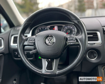 Білий Фольксваген Туарег, об'ємом двигуна 3.6 л та пробігом 153 тис. км за 23200 $, фото 15 на Automoto.ua