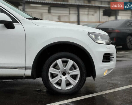 Белый Фольксваген Туарег, объемом двигателя 2.97 л и пробегом 248 тыс. км за 18000 $, фото 18 на Automoto.ua