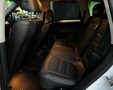 Белый Фольксваген Туарег, объемом двигателя 3 л и пробегом 266 тыс. км за 17000 $, фото 18 на Automoto.ua