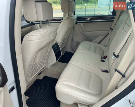 Белый Фольксваген Туарег, объемом двигателя 2.97 л и пробегом 141 тыс. км за 23500 $, фото 7 на Automoto.ua