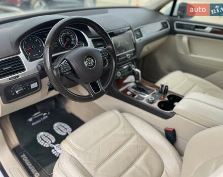Белый Фольксваген Туарег, объемом двигателя 2.97 л и пробегом 141 тыс. км за 23500 $, фото 5 на Automoto.ua
