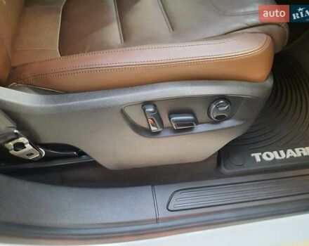 Белый Фольксваген Туарег, объемом двигателя 3 л и пробегом 111 тыс. км за 23477 $, фото 10 на Automoto.ua