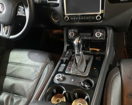 Білий Фольксваген Туарег, об'ємом двигуна 2.97 л та пробігом 165 тис. км за 23800 $, фото 7 на Automoto.ua