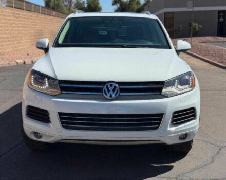 Белый Фольксваген Туарег, объемом двигателя 3 л и пробегом 83 тыс. км за 10500 $, фото 1 на Automoto.ua