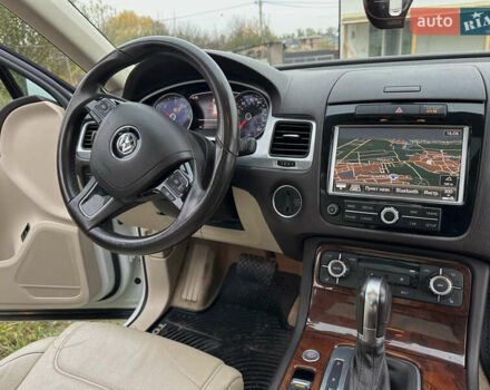 Белый Фольксваген Туарег, объемом двигателя 3 л и пробегом 236 тыс. км за 22000 $, фото 28 на Automoto.ua