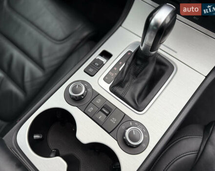 Белый Фольксваген Туарег, объемом двигателя 3 л и пробегом 279 тыс. км за 22999 $, фото 29 на Automoto.ua