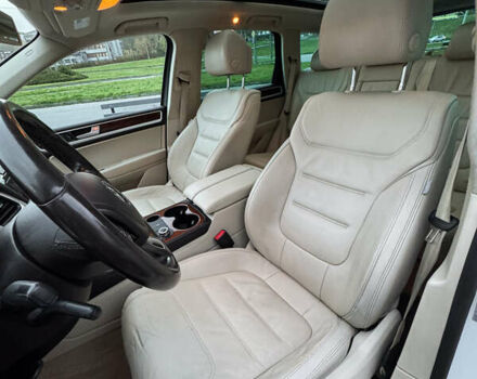 Белый Фольксваген Туарег, объемом двигателя 2.97 л и пробегом 278 тыс. км за 26800 $, фото 36 на Automoto.ua