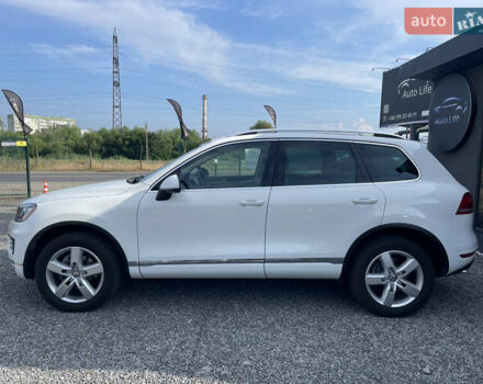 Белый Фольксваген Туарег, объемом двигателя 2.97 л и пробегом 141 тыс. км за 23500 $, фото 3 на Automoto.ua