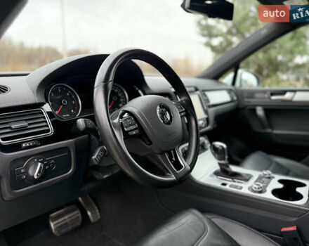 Белый Фольксваген Туарег, объемом двигателя 3 л и пробегом 279 тыс. км за 22999 $, фото 16 на Automoto.ua