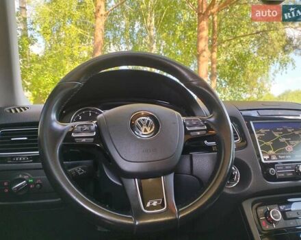 Білий Фольксваген Туарег, об'ємом двигуна 3 л та пробігом 241 тис. км за 21800 $, фото 6 на Automoto.ua
