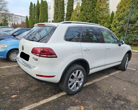 Белый Фольксваген Туарег, объемом двигателя 3 л и пробегом 154 тыс. км за 12500 $, фото 3 на Automoto.ua