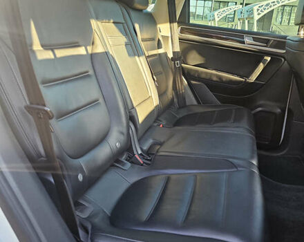 Белый Фольксваген Туарег, объемом двигателя 3 л и пробегом 260 тыс. км за 26000 $, фото 32 на Automoto.ua