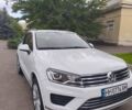 Белый Фольксваген Туарег, объемом двигателя 2.97 л и пробегом 162 тыс. км за 21500 $, фото 2 на Automoto.ua