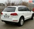 Белый Фольксваген Туарег, объемом двигателя 2.97 л и пробегом 290 тыс. км за 15900 $, фото 7 на Automoto.ua