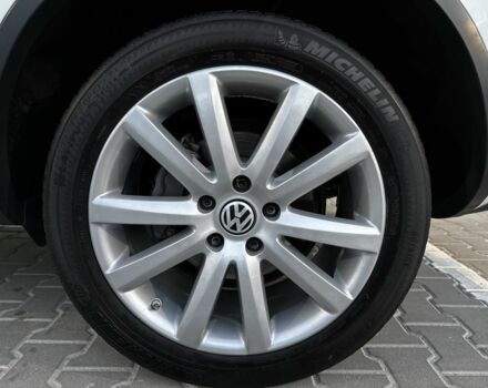 Белый Фольксваген Туарег, объемом двигателя 3 л и пробегом 266 тыс. км за 17000 $, фото 14 на Automoto.ua