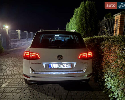 Білий Фольксваген Туарег, об'ємом двигуна 3 л та пробігом 215 тис. км за 25800 $, фото 33 на Automoto.ua
