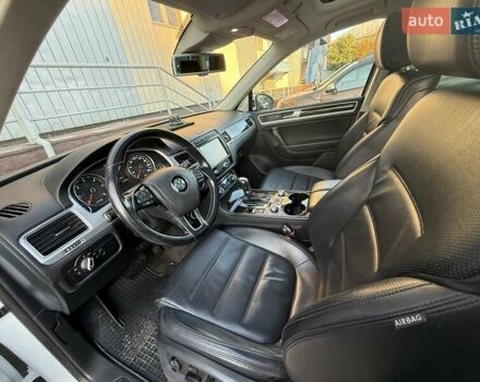 Белый Фольксваген Туарег, объемом двигателя 2.97 л и пробегом 145 тыс. км за 31500 $, фото 27 на Automoto.ua